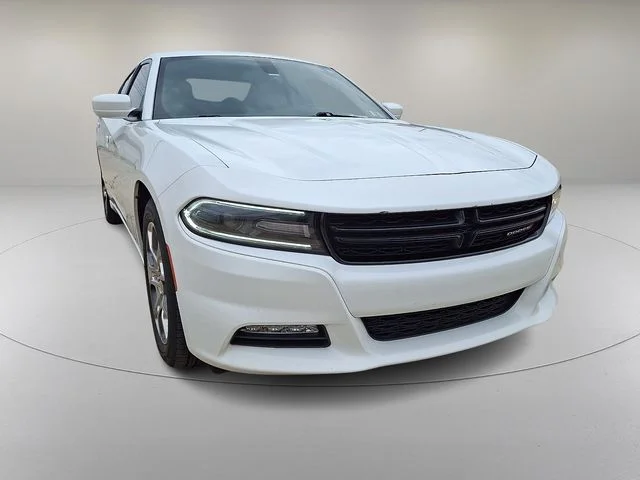 Used 2017 White Dodge SXT image 2