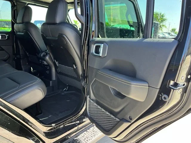 New 2026 Black Clear-Coat Exterior Paint Jeep Sahara image 19