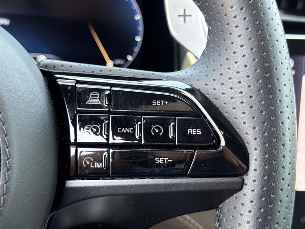 Used 2025  Maserati Modena image 9