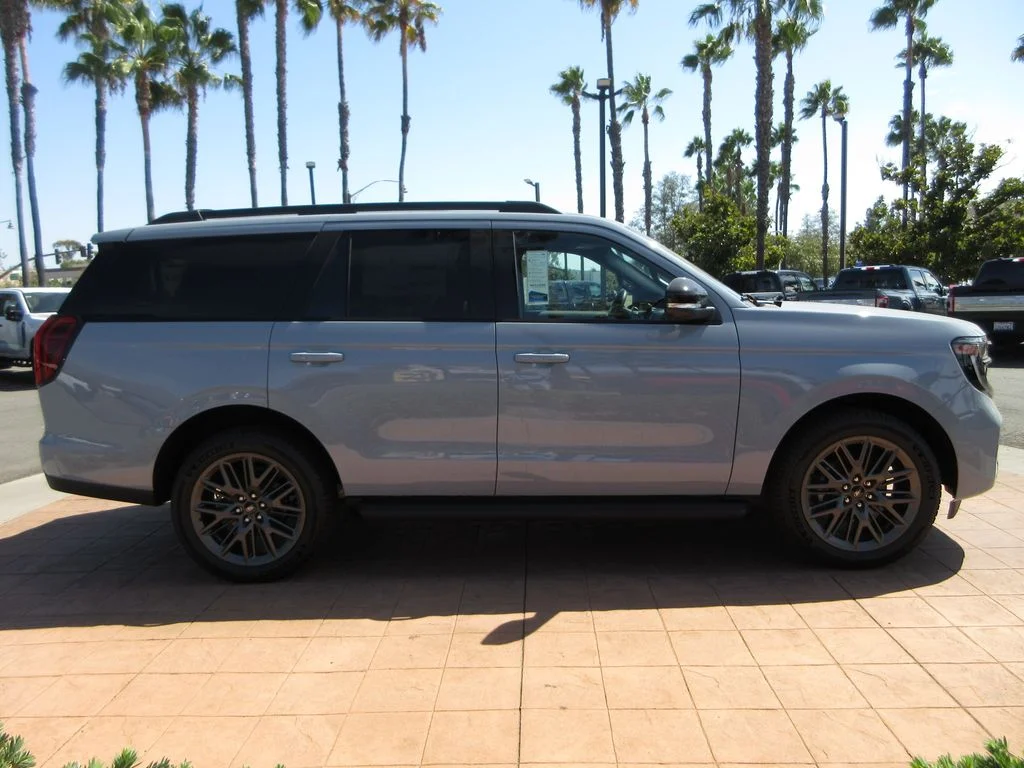 New 2026 Glacier Gray Metallic Tri-Coat Ford Platinum image 5