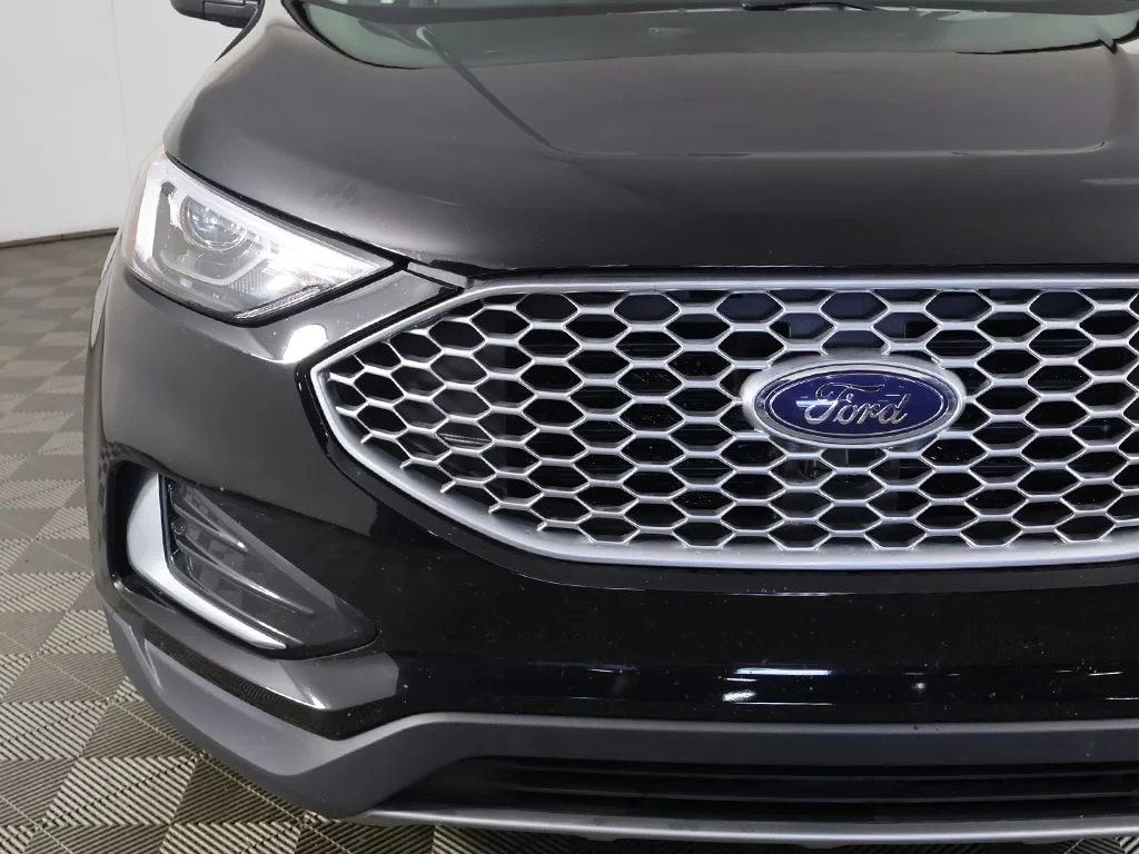 Used 2023 Black Ford SEL image 11