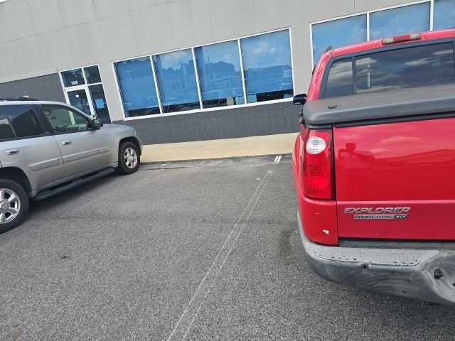 Used 2005 Red Ford  image 6