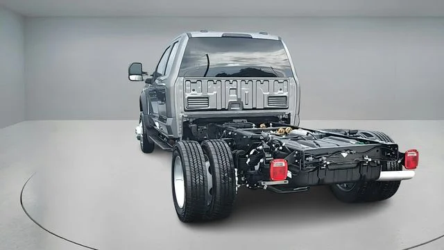 2026 Ford F-550 Super Duty Chassis Cab XLT - Photo 25