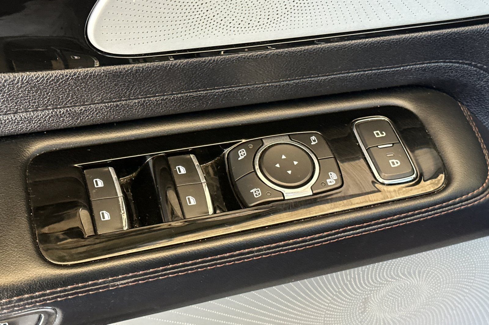 Used 2020 Black Lincoln Reserve image 11