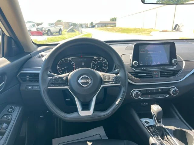 Used 2025 White Nissan 2.5 SV image 20