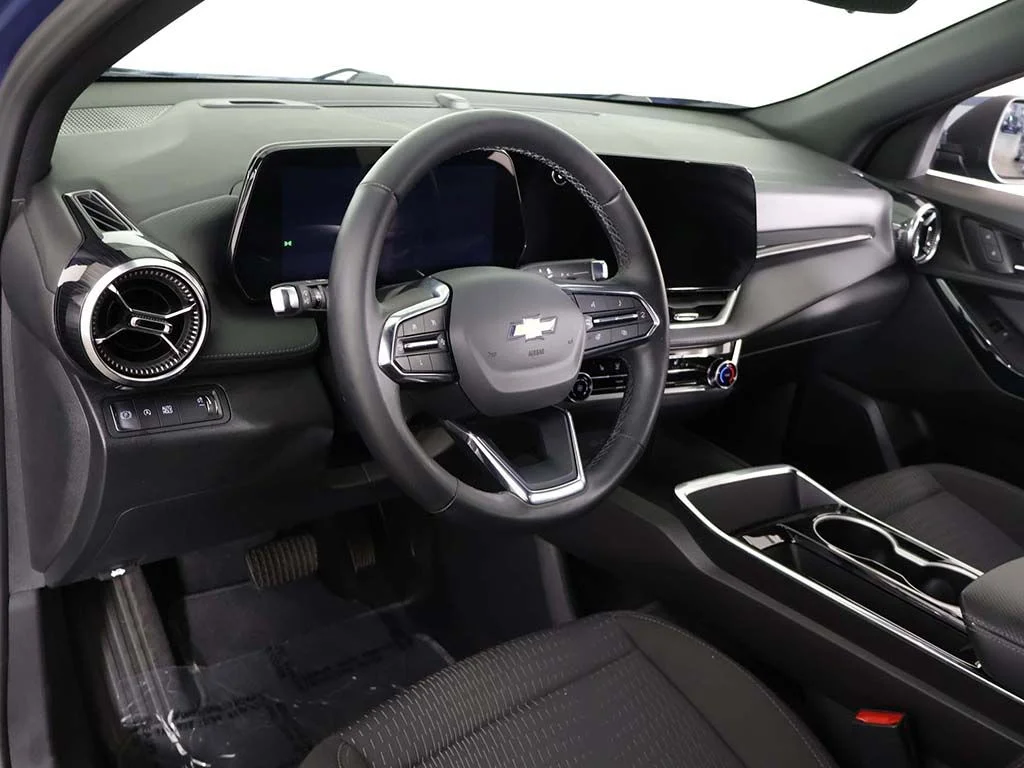Used 2025 Lakeshore Blue Chevrolet LT image 27