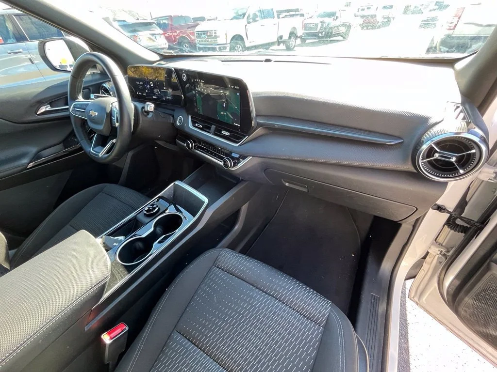 Used 2026 Summit White Chevrolet LT image 19