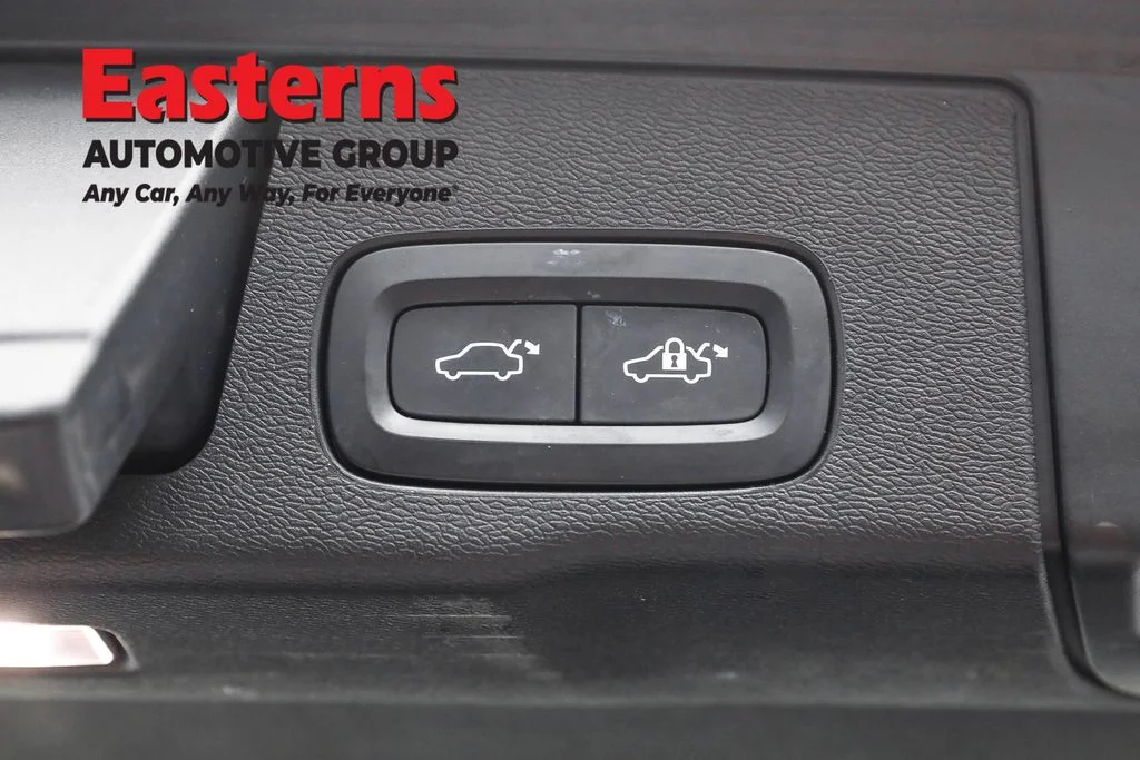 Used 2022 Blue Volvo B6 Inscription image 22