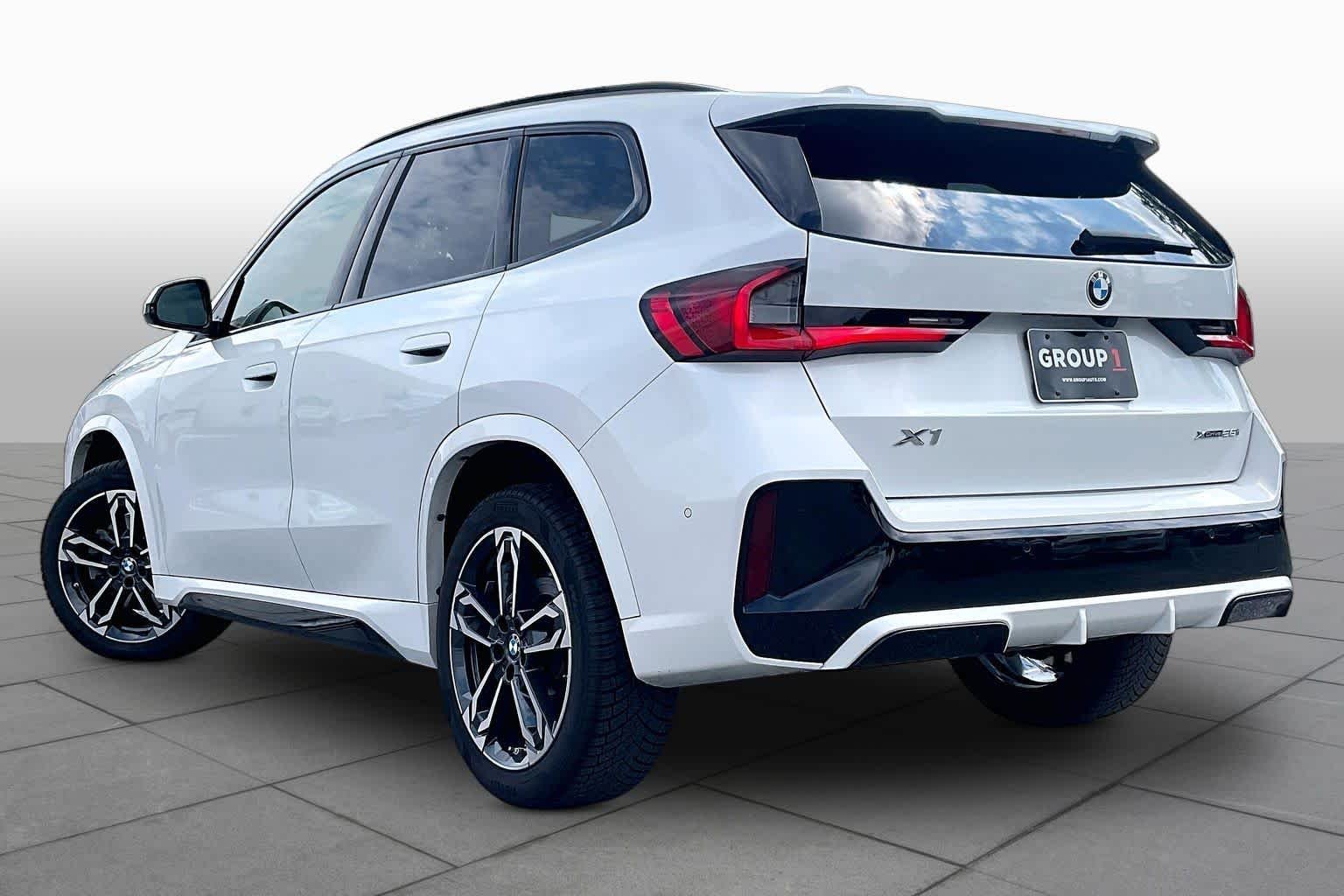 Used 2023 Mineral White Metallic BMW xDrive28i image 11
