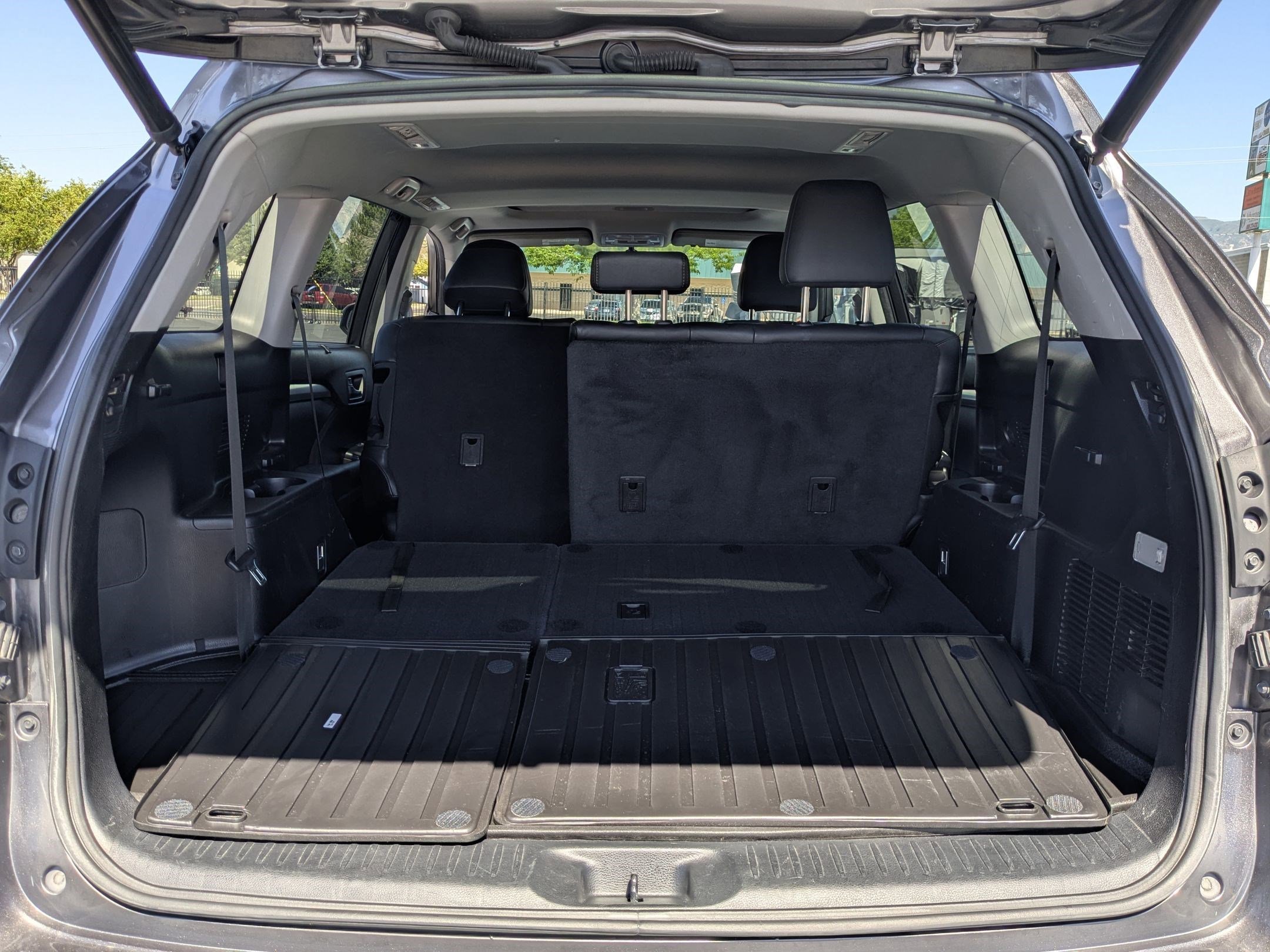 Used 2016 Predawn Gray Mica Toyota XLE image 34