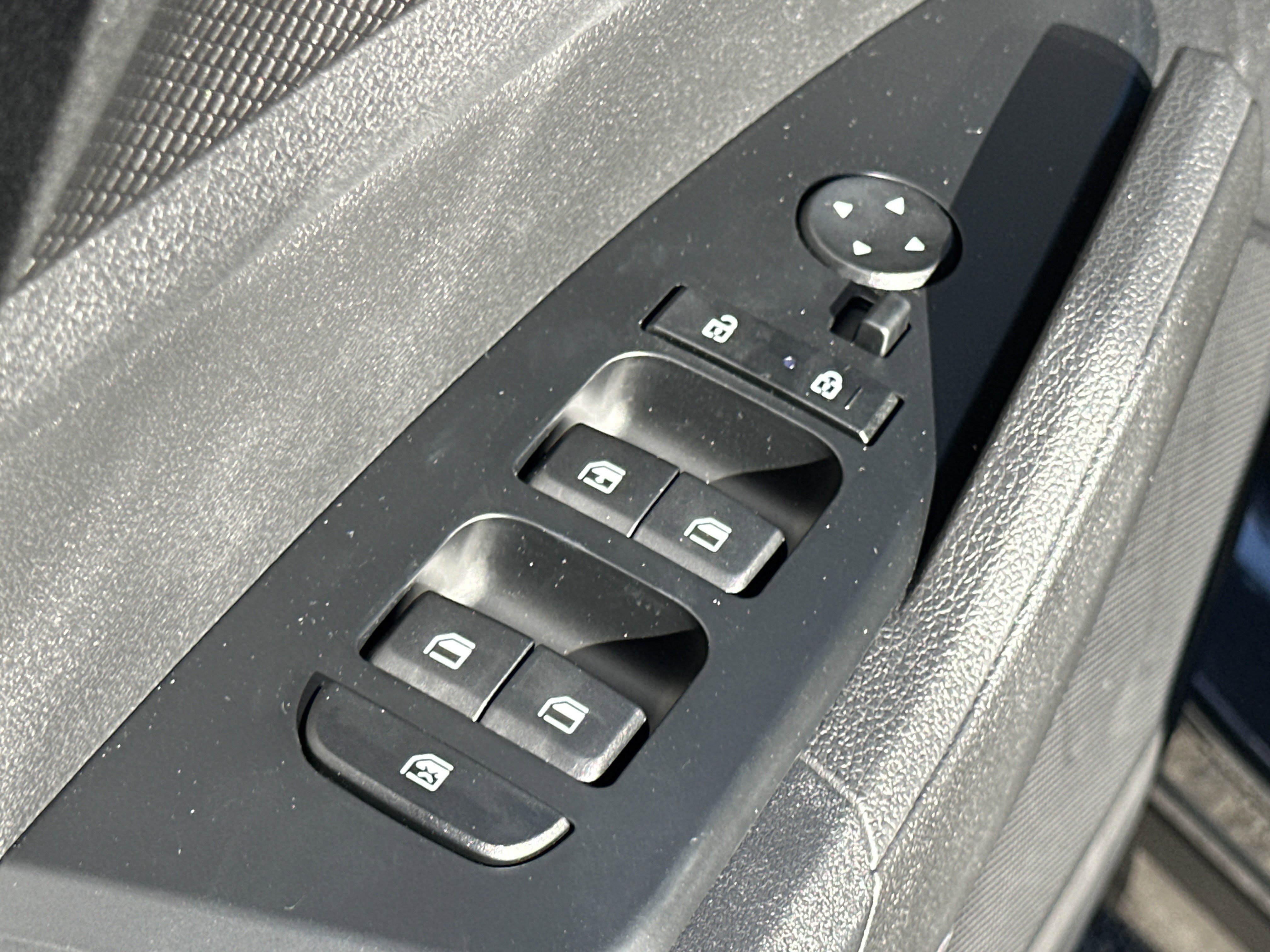 2025 Kia Sportage LX Hybrid - Photo 16