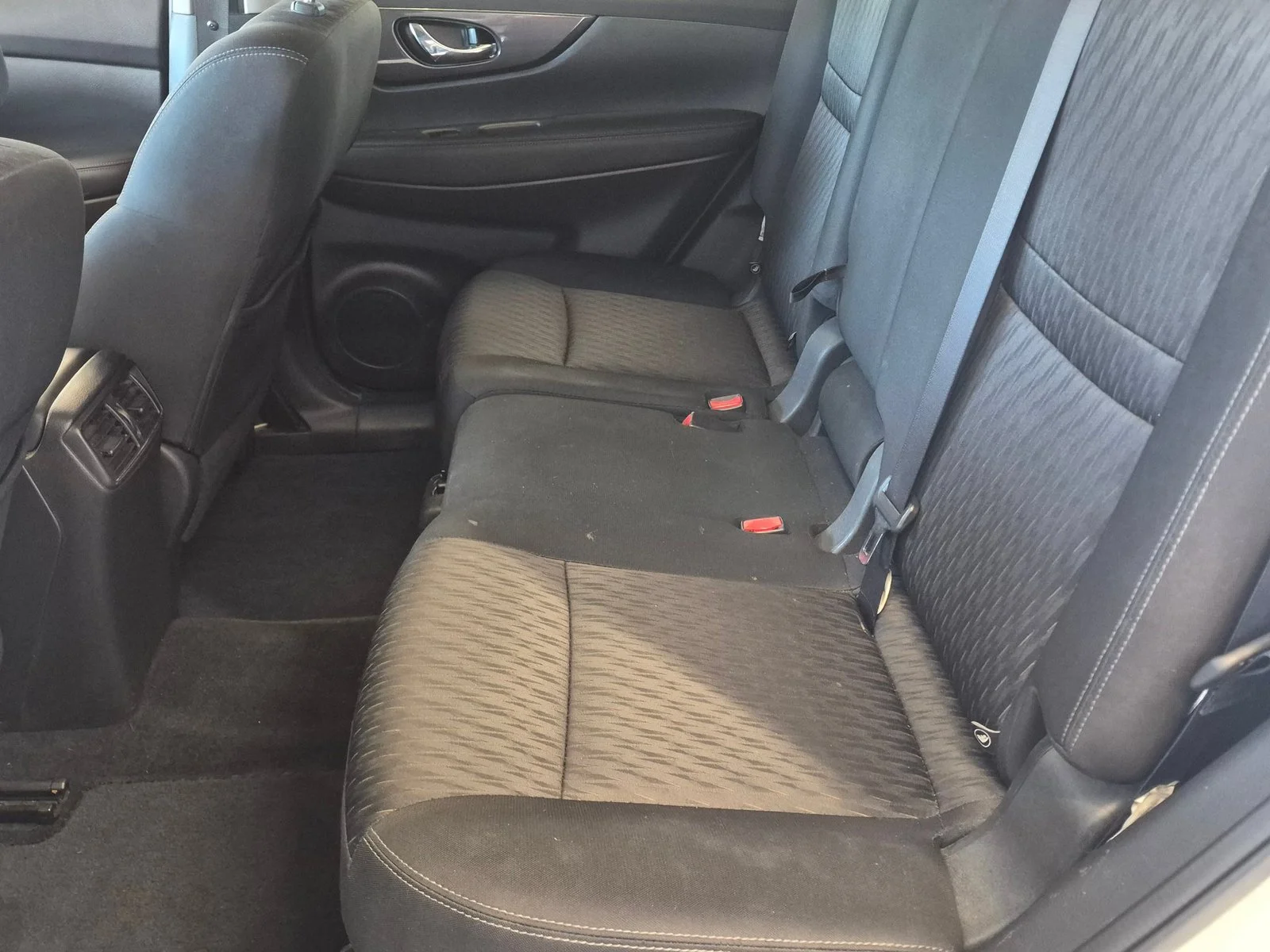 Used 2017 Glacier White Nissan SV image 18