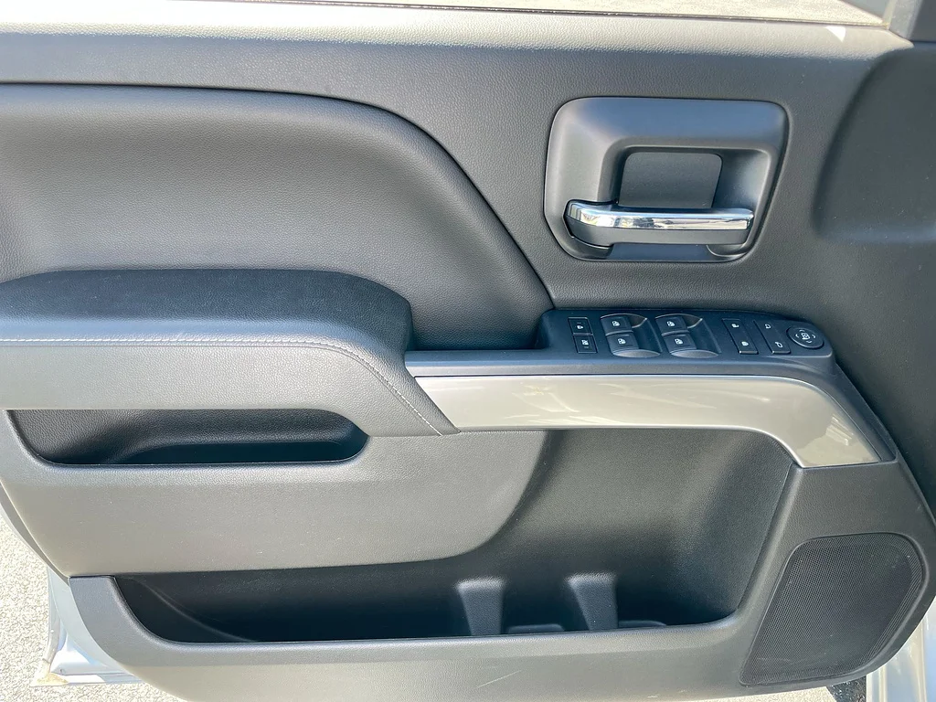 Used 2018 Silver Ice Metallic Chevrolet LT image 20