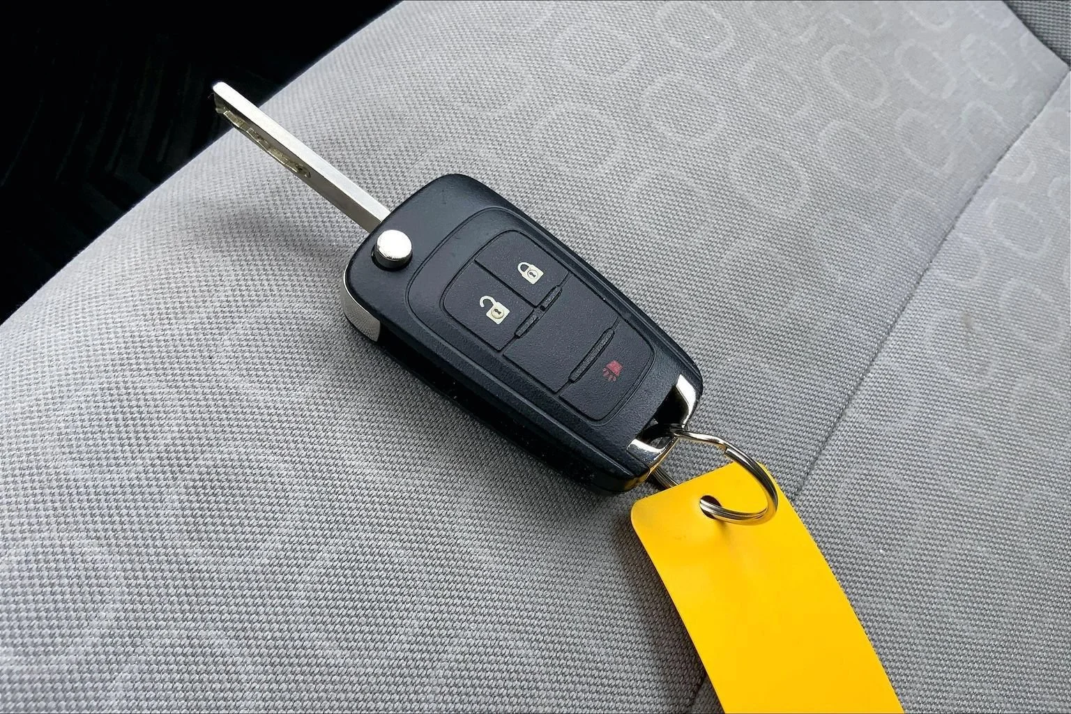 Used 2015 SUMMIT WHITE Chevrolet LS image 19