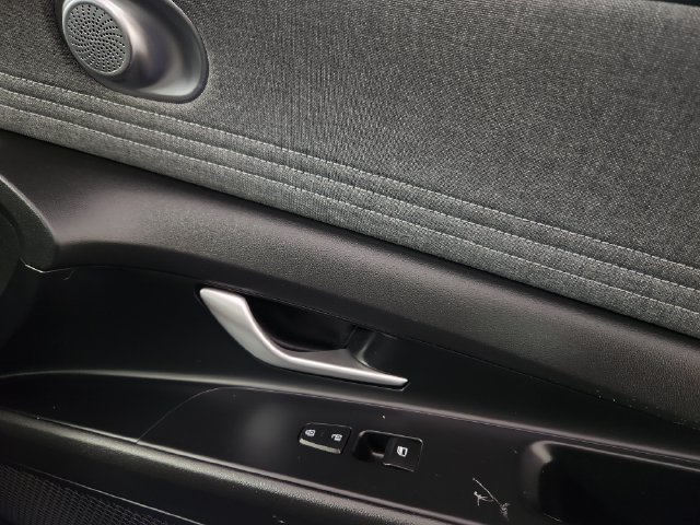 2023 Hyundai Elantra Limited - Photo 13