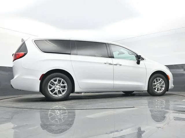 New 2027 Bright White Clear-Coat Exterior Paint Chrysler LX image 43