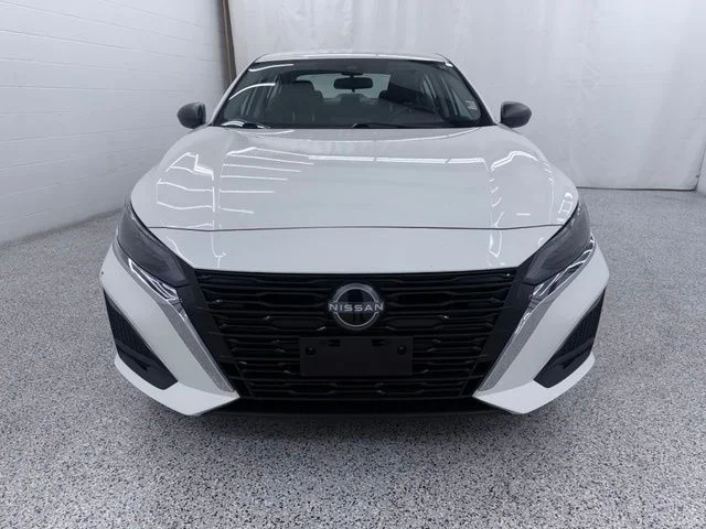 Used 2025 White Nissan 2.5 SV image 6