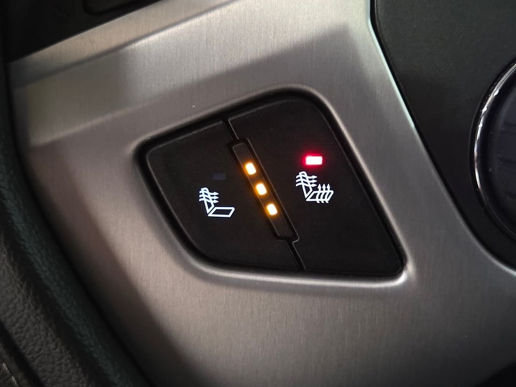 Used 2014 Silver GMC SLE image 31