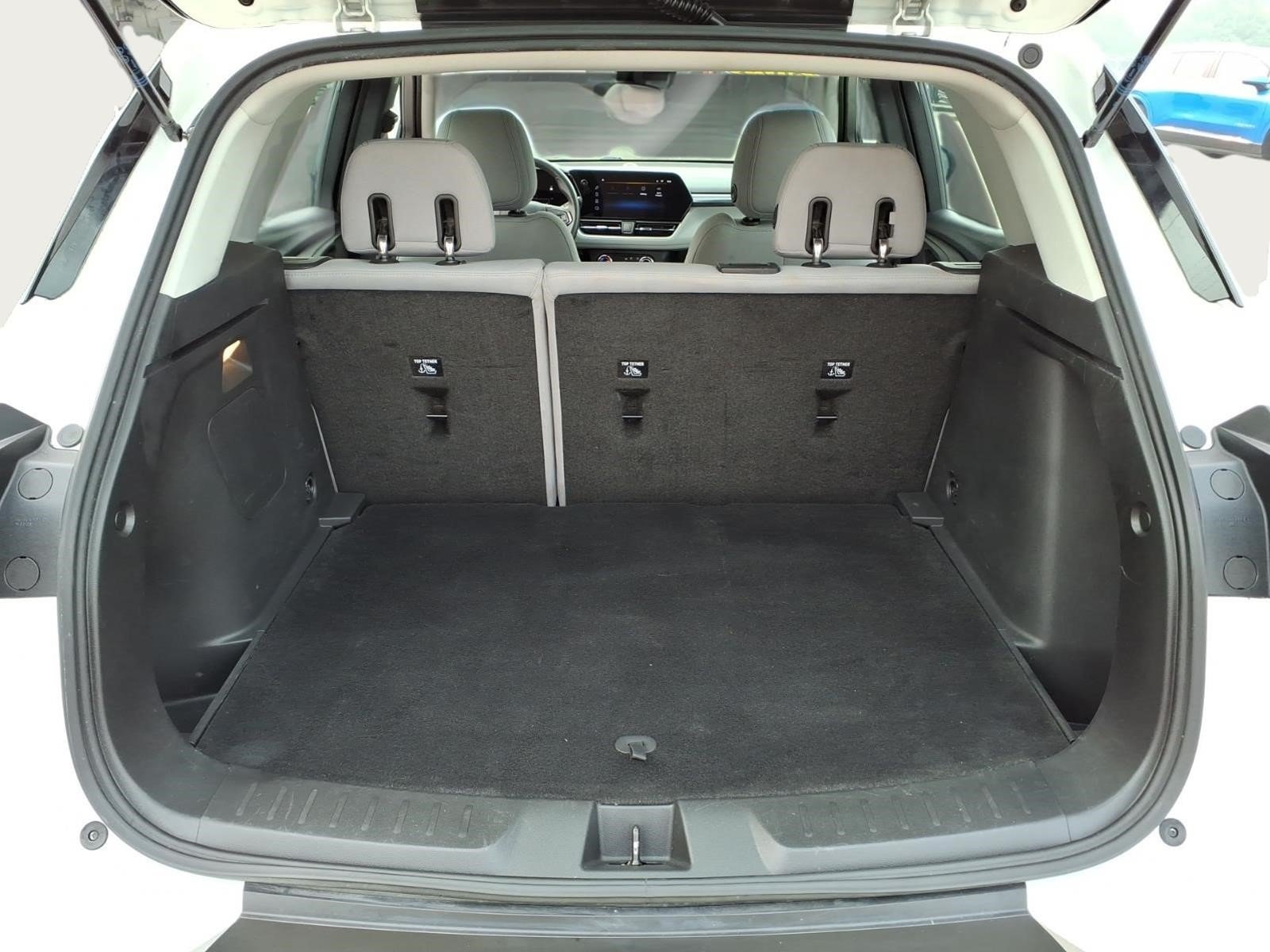 Used 2024 Summit White Gaz Chevrolet LS image 14