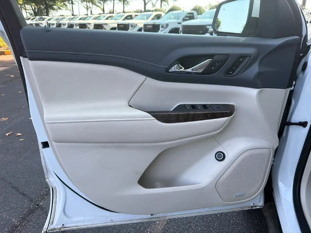 Used 2022 WHITE FROST TRICOAT GMC Denali image 10