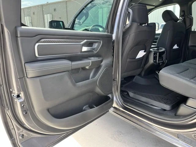 New 2026 Granite Crystal Metallic Clear-Coat Exterior Paint RAM Big Horn/Lone Star image 17