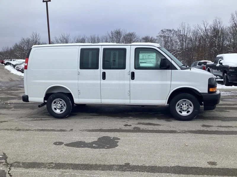 2025 Chevrolet Express Cargo Work Van - Photo 8