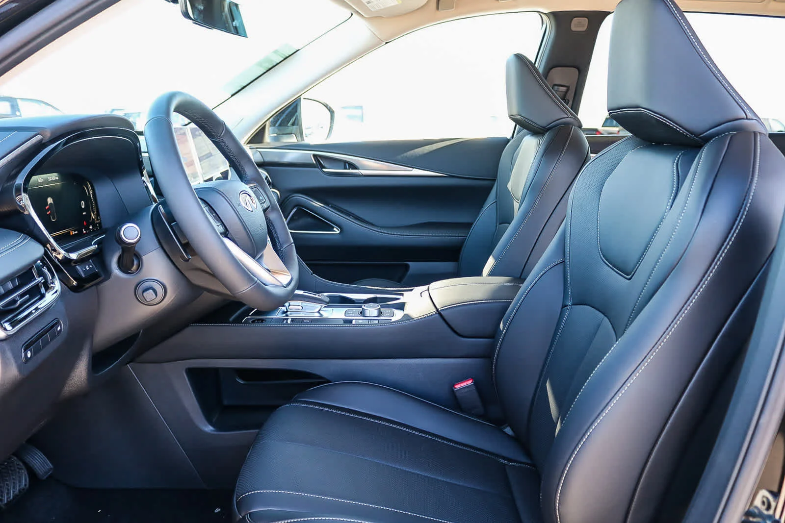 New 2026 MINERAL BLACK INFINITI Luxe FWD image 21