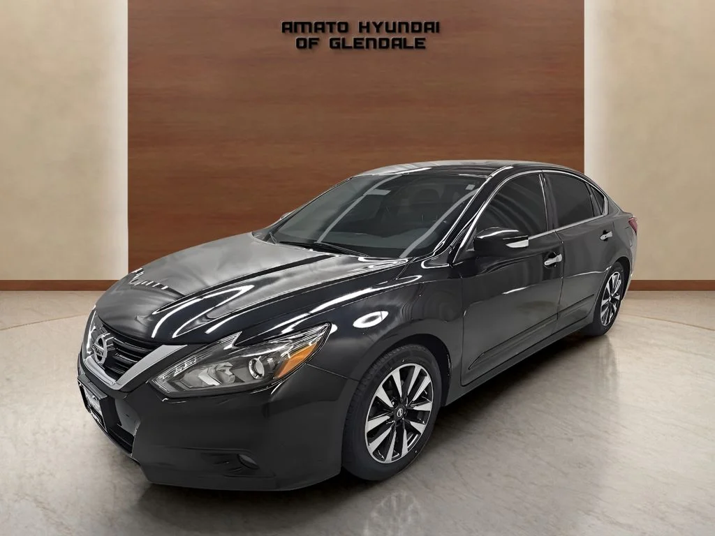 Used 2017 Nissan Altima SL with VIN 1N4AL3APXHC127251 for sale in Glendale, WI