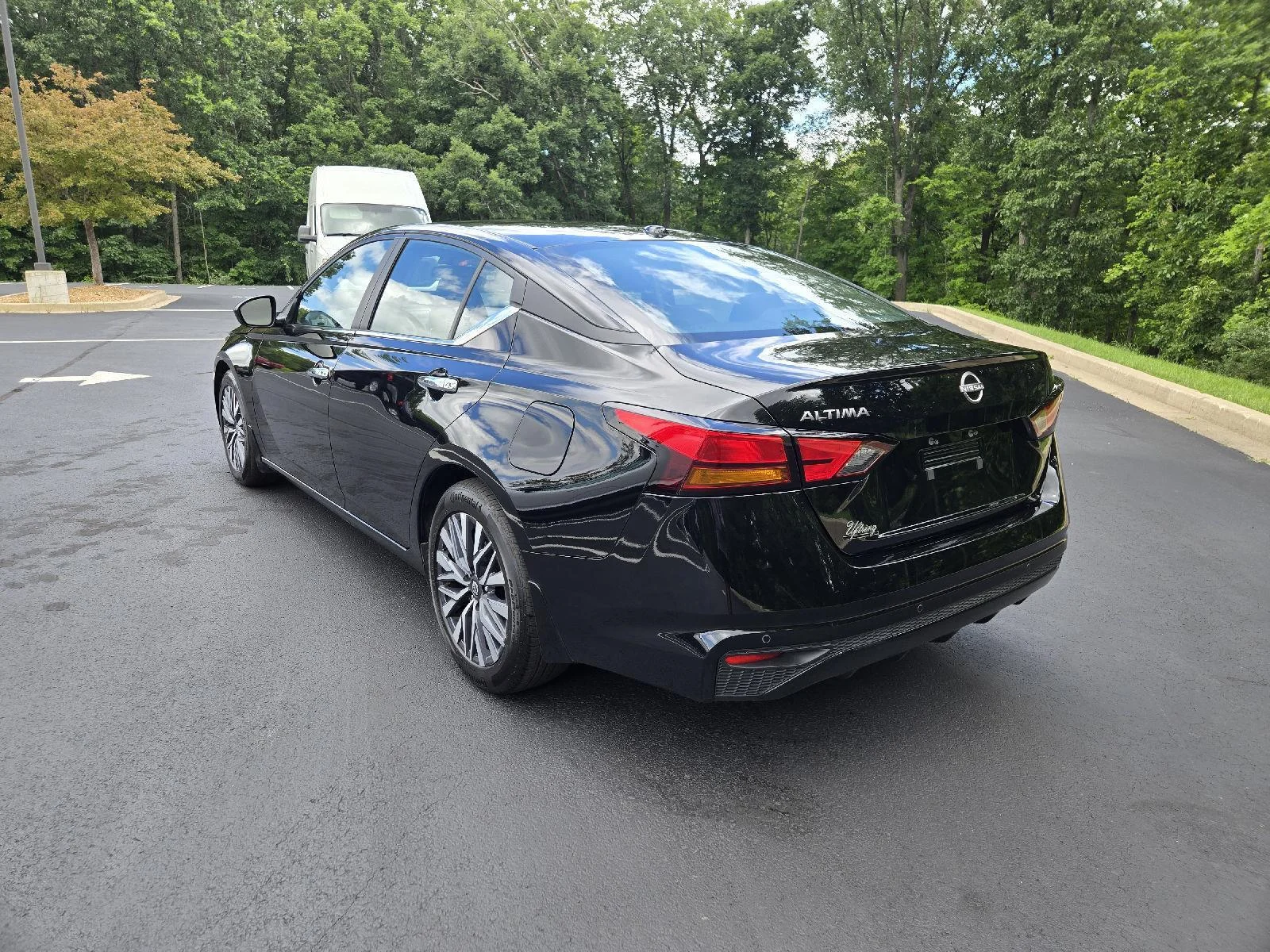 Used 2025 Super Black Nissan SV image 6
