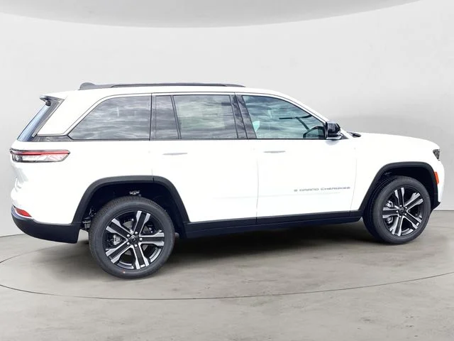 New 2027 Bright White Clearcoat Jeep Limited image 7