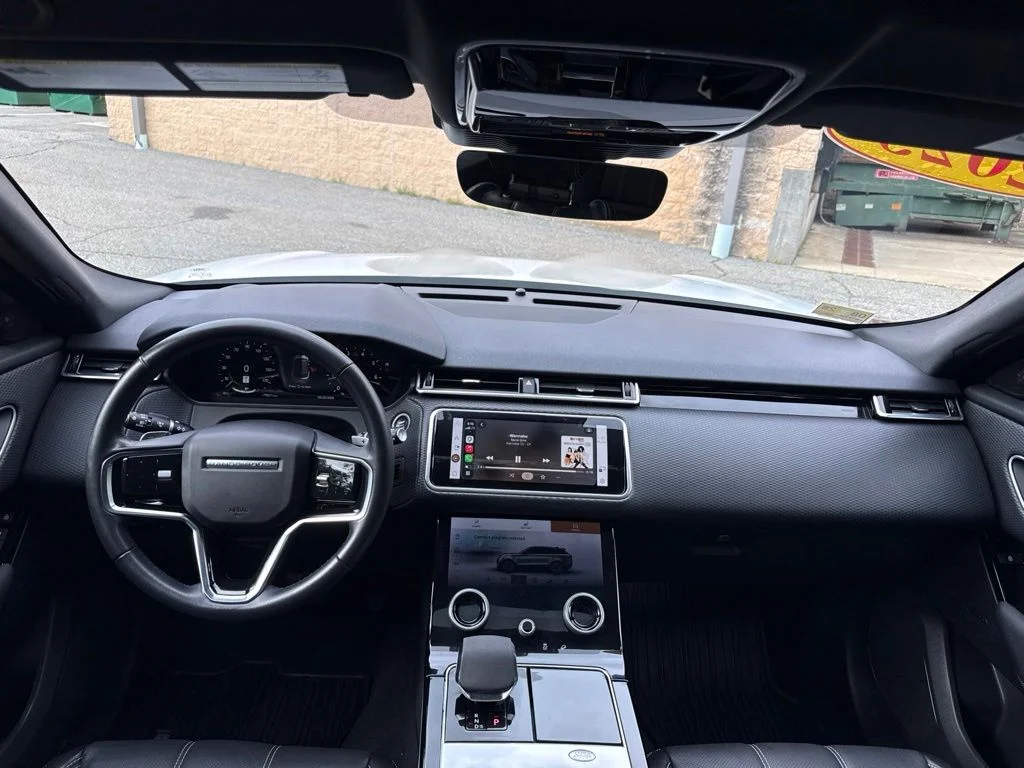 Used 2023 White Land Rover S image 18