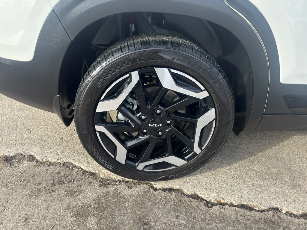 Certified Used 2024 White Kia SX image 21