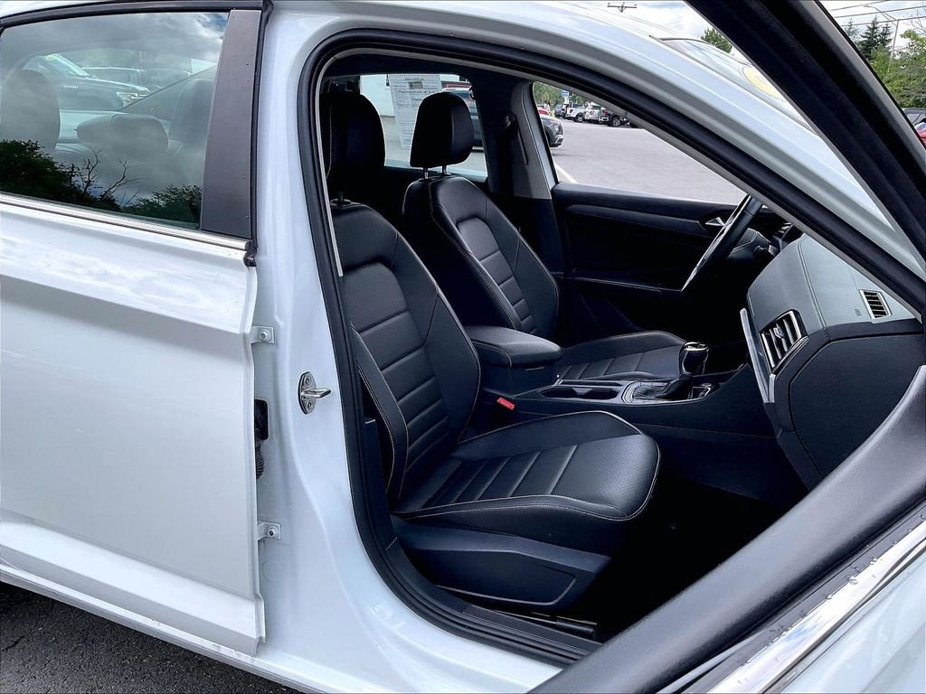 Used 2024 White Volkswagen 1.5T SE image 11
