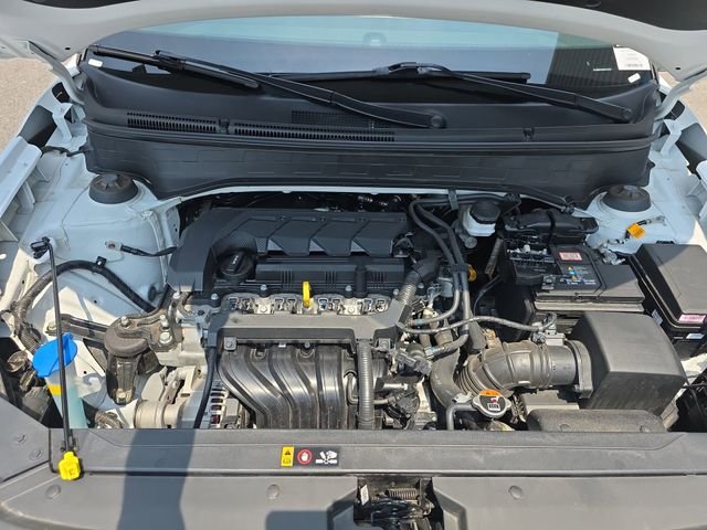 Used 2025 White Hyundai SEL image 29