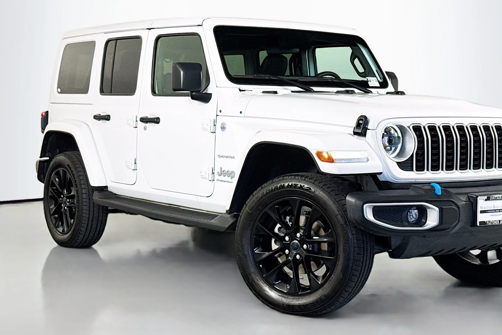 Used 2024 BRIGHT WHITE Jeep Sahara image 13