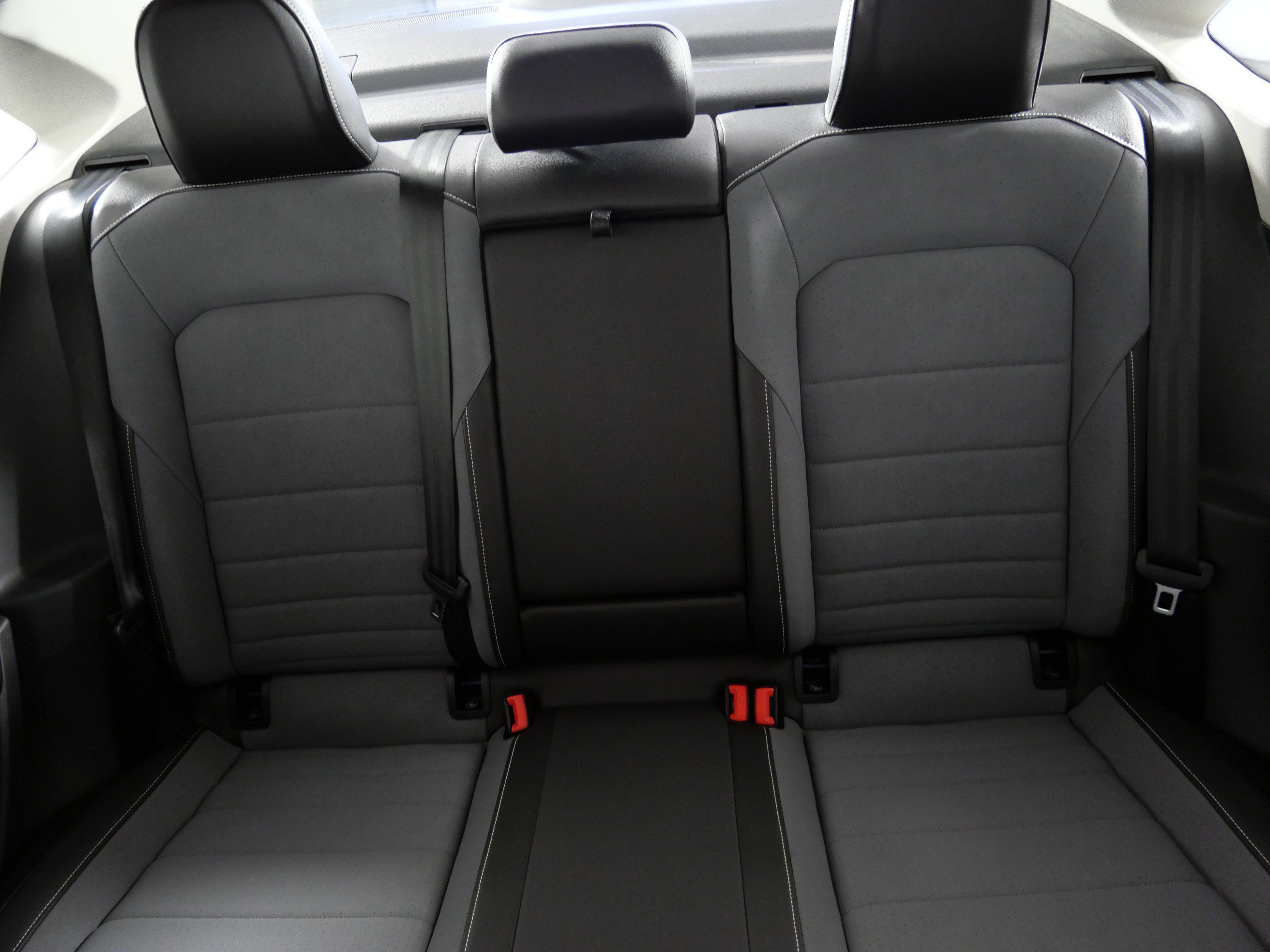 Used 2025 MONTERY BLUE Volkswagen SE image 13