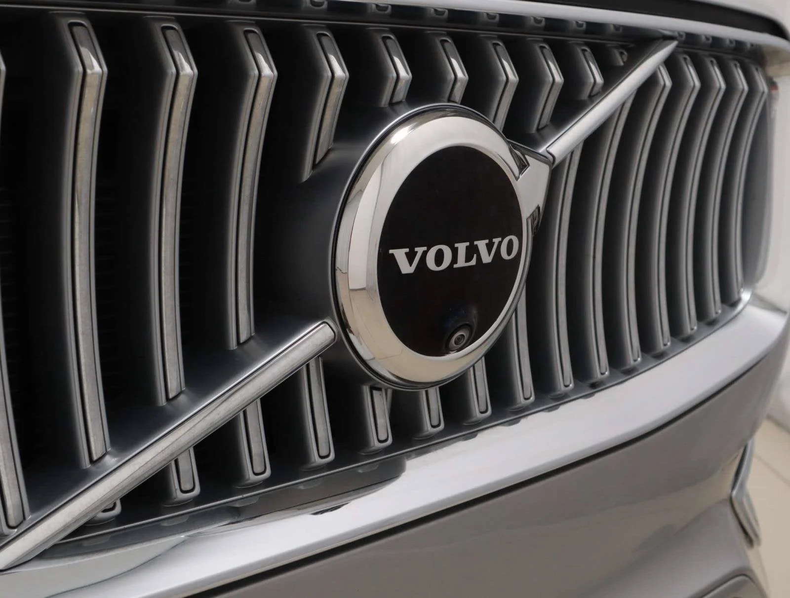 Used 2024 Silver Volvo Ultimate Bright Theme image 9