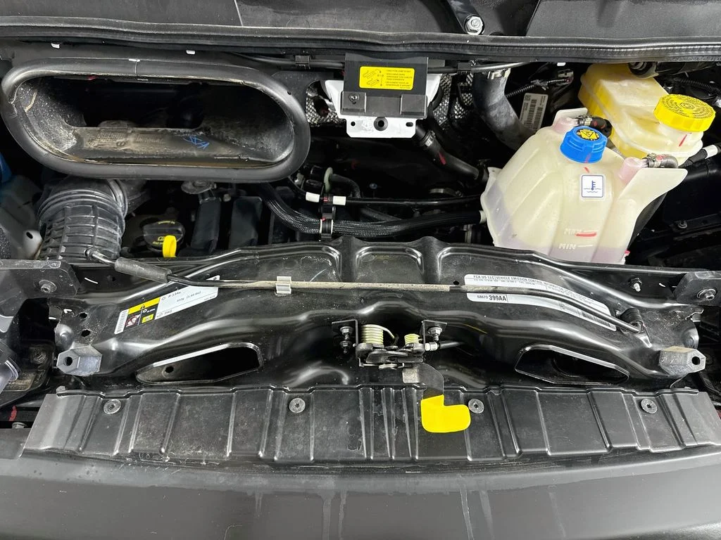 Used 2025 White Ram Base image 27