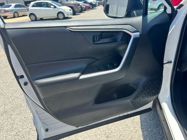 2025 Toyota RAV4 LE - Photo 13
