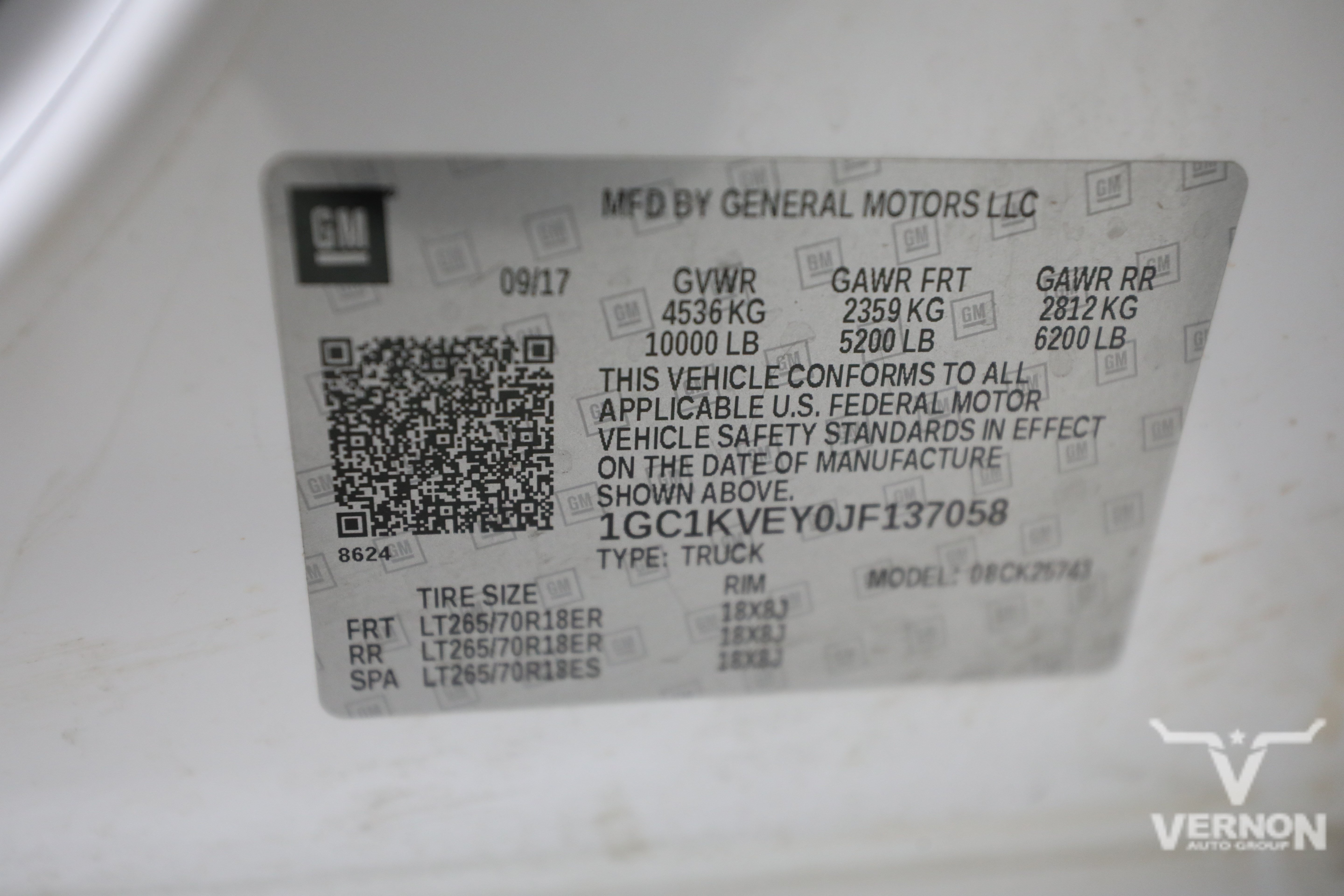 Used 2018 Summit White Chevrolet Y image 13