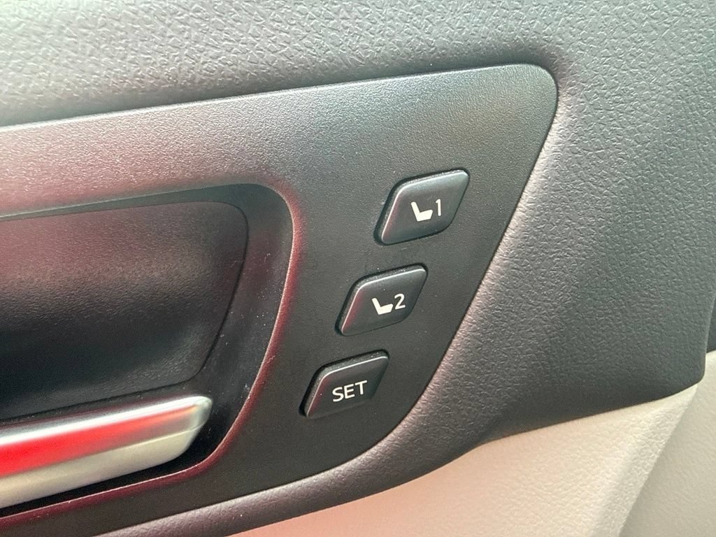 Used 2018 Blizzard Pearl Toyota Limited image 29