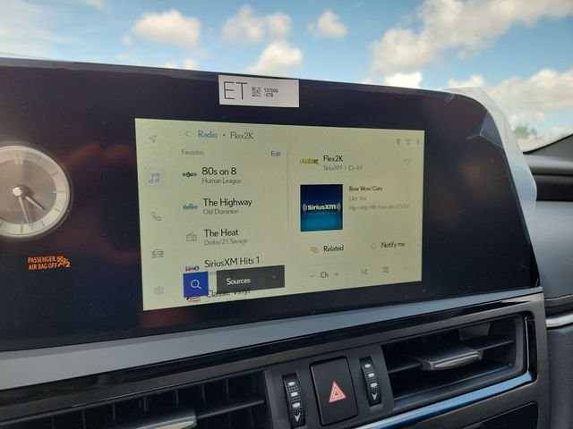 2025 Lexus ES 350 - Photo 16