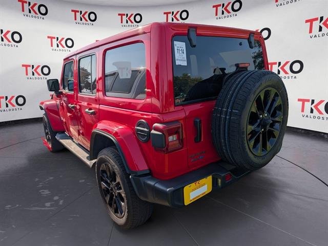 Used 2025  Jeep Sahara image 4