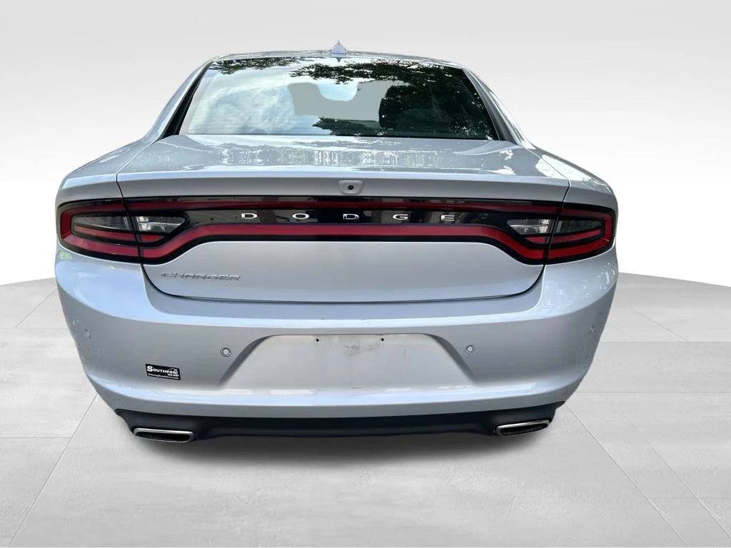 Used 2023 Silver Dodge SXT image 4
