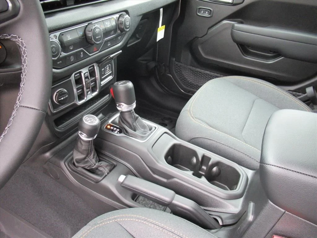New 2026 Granite Crystal Metallic Clear-Coat Exterior Paint Jeep Sport S image 16
