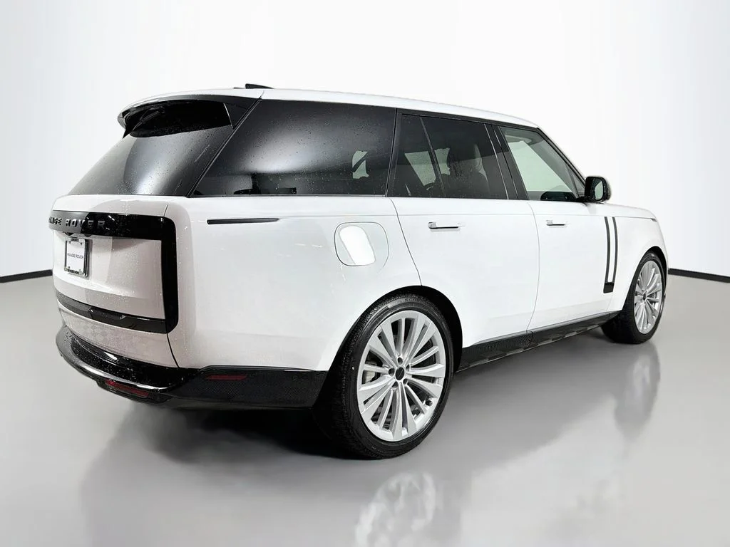 New 2026 Fuji White Land Rover SE image 5