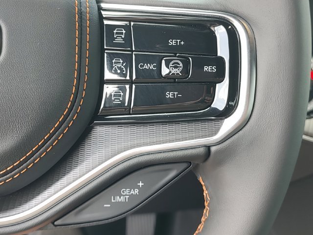 New 2026 High Gloss Black Exterior Paint Jeep Summit Reserve image 19