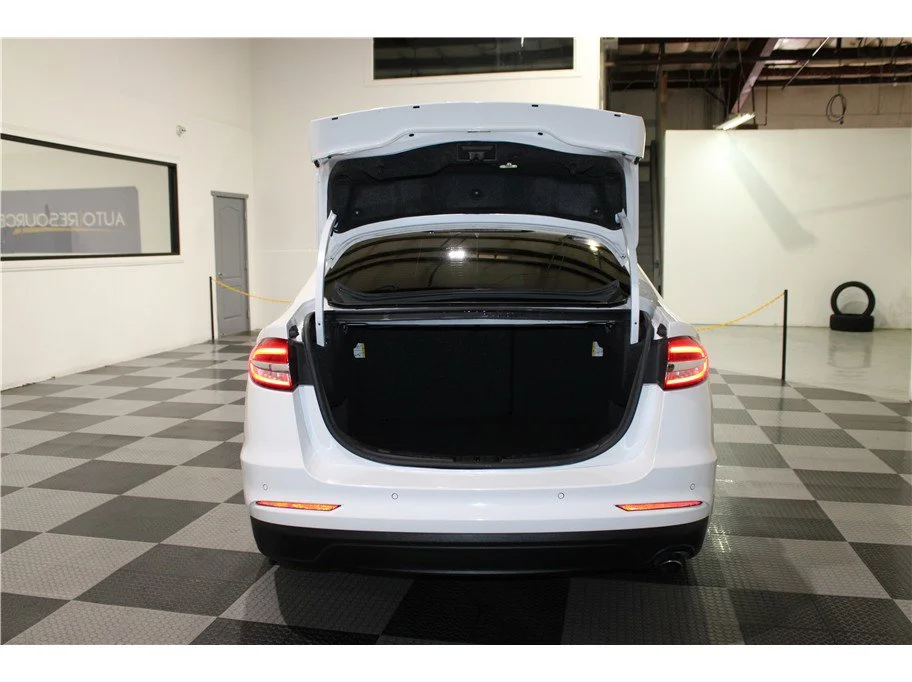 Used 2019 White Ford SE image 19
