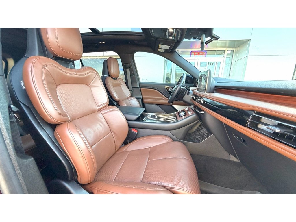Used 2023 Diamond Red Metallic Tinted Clearcoat Lincoln Reserve image 10