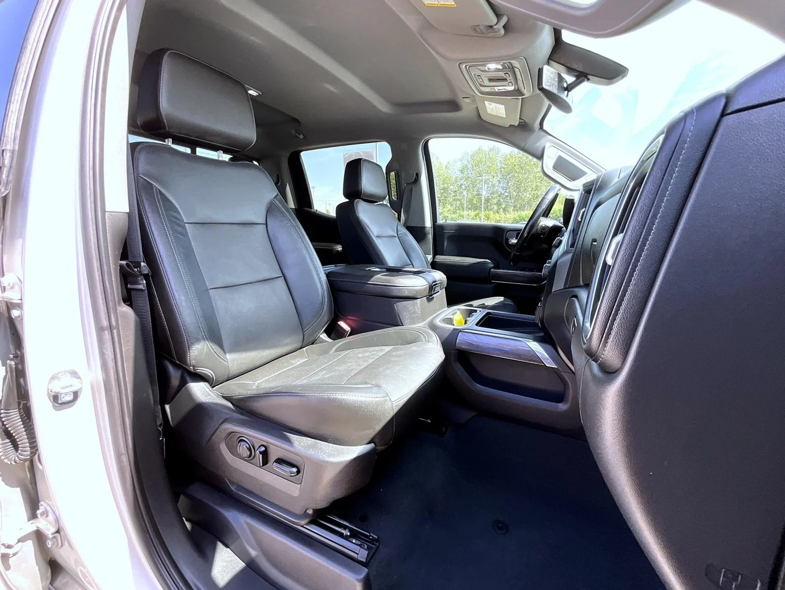 Used 2019 Silver Chevrolet LTZ image 17